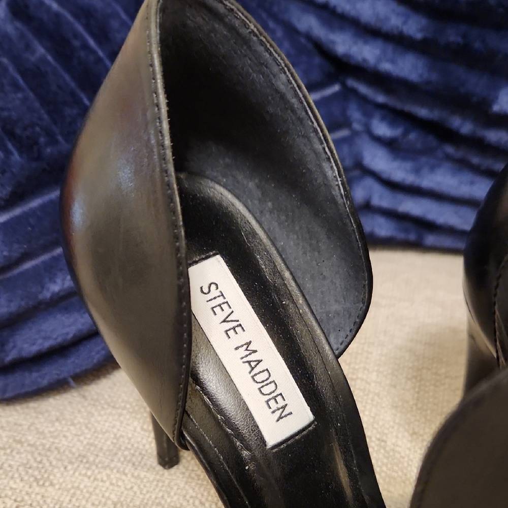Steve Madden Elegant Black Heels - Picture 2 of 6